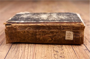 Najstarsza zachowana książka z księgozbioru biblioteki VLO o numerze inw. 102   
